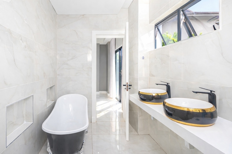 6 Bedroom Property for Sale in The Islands Estates North West
